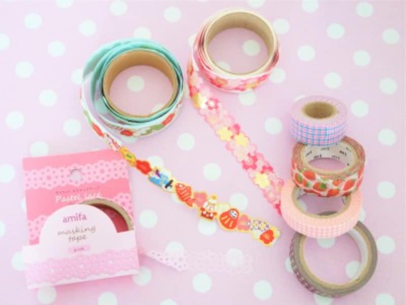 マスキングテープとロール状のシール