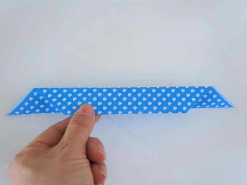 さらに横半分に折ります。