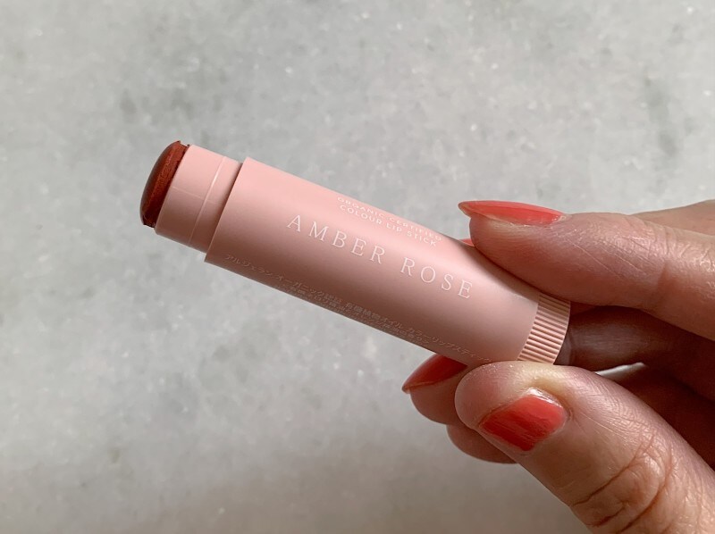 赤味のあるレンガのようなテラコッタカラーは大人にも合う色　