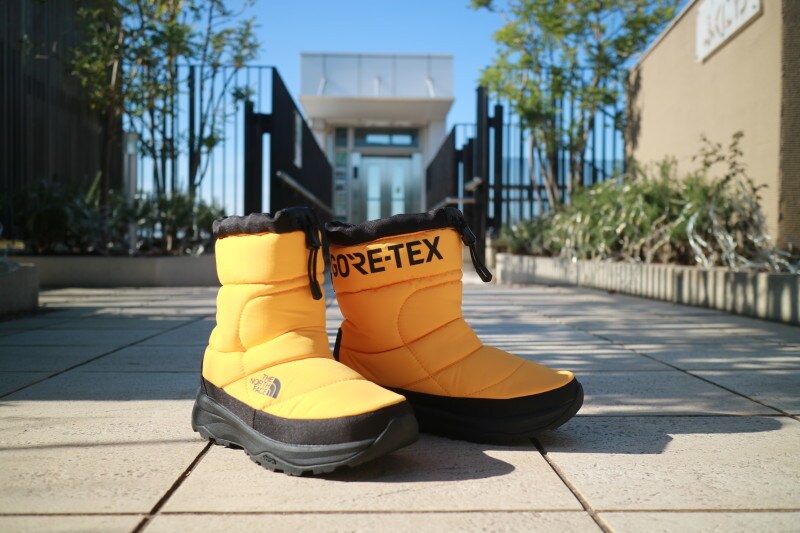 両足内側にGORETEXのビッグロゴ。