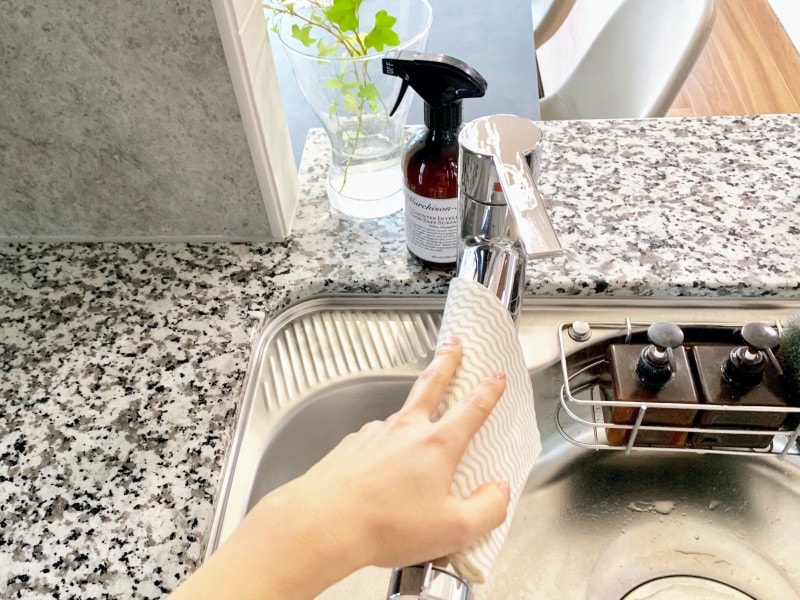 水はねの水分もしっかりと吸収するカウンタークロス