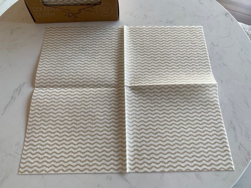 しっかりとした厚みでサイズは30cm×35cm