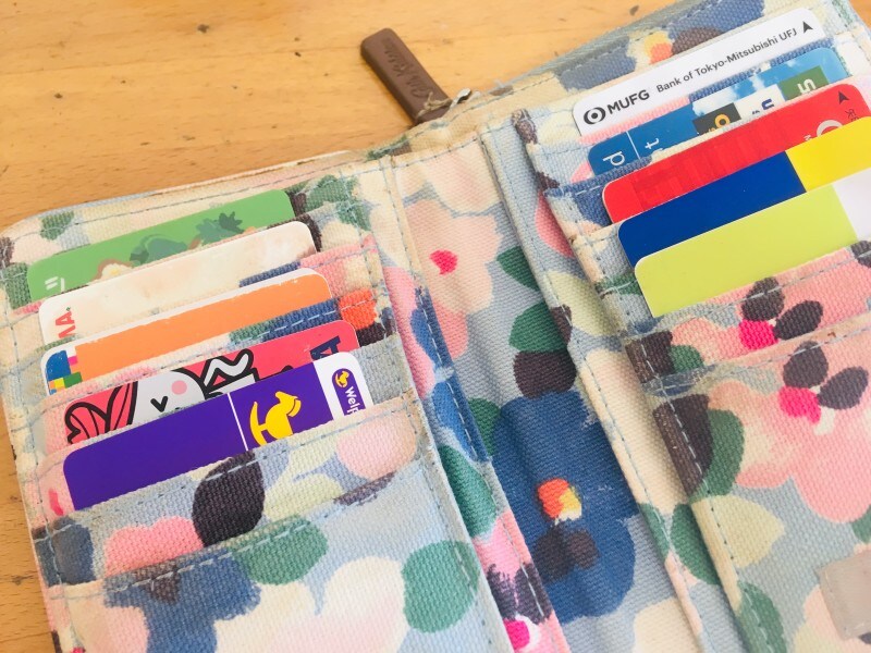 カードポケットの下にもカードケースが