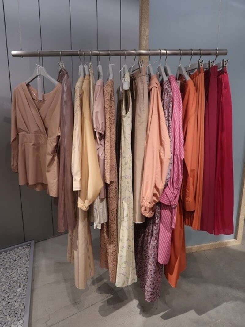 ベージュピンクやくすみピンクなど、大人が着たいピンクがたくさん！