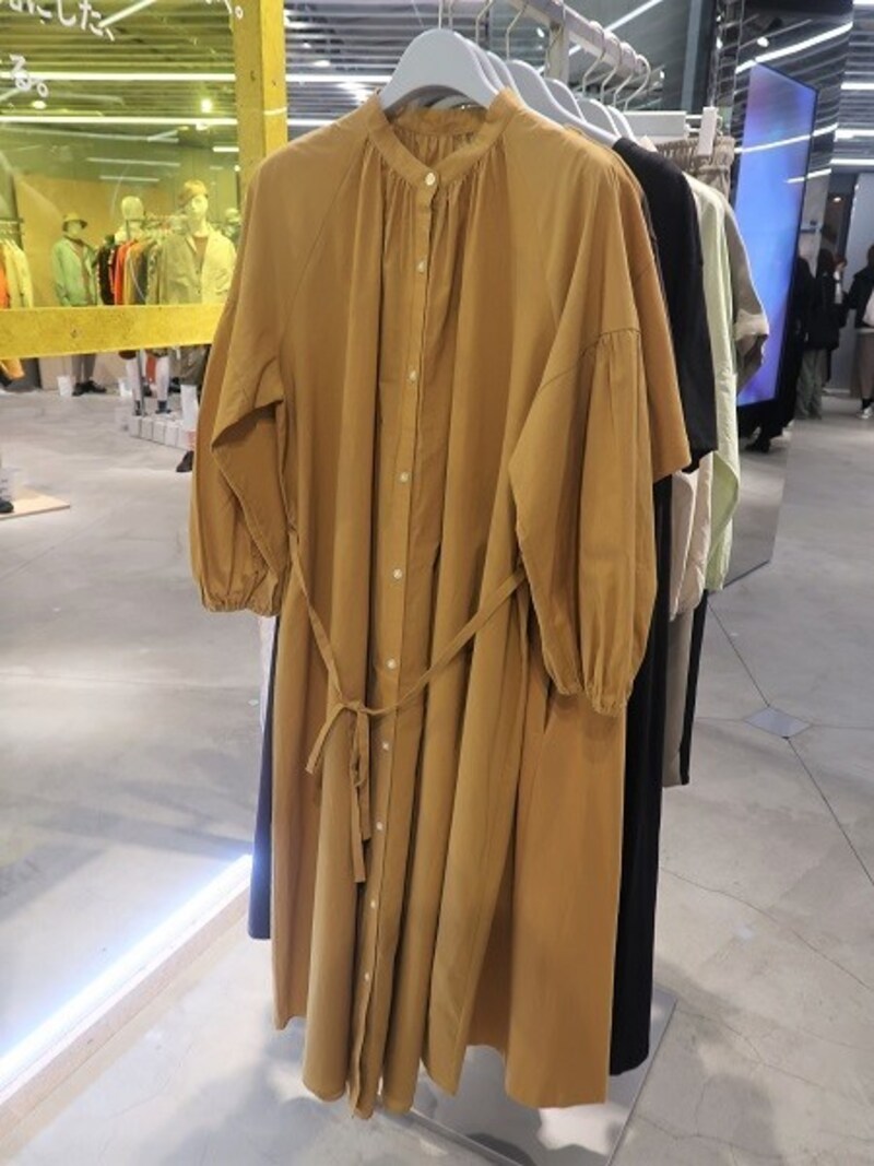 一枚でサマになるシャツワンピもしっかり長め丈で大人も嬉しい！