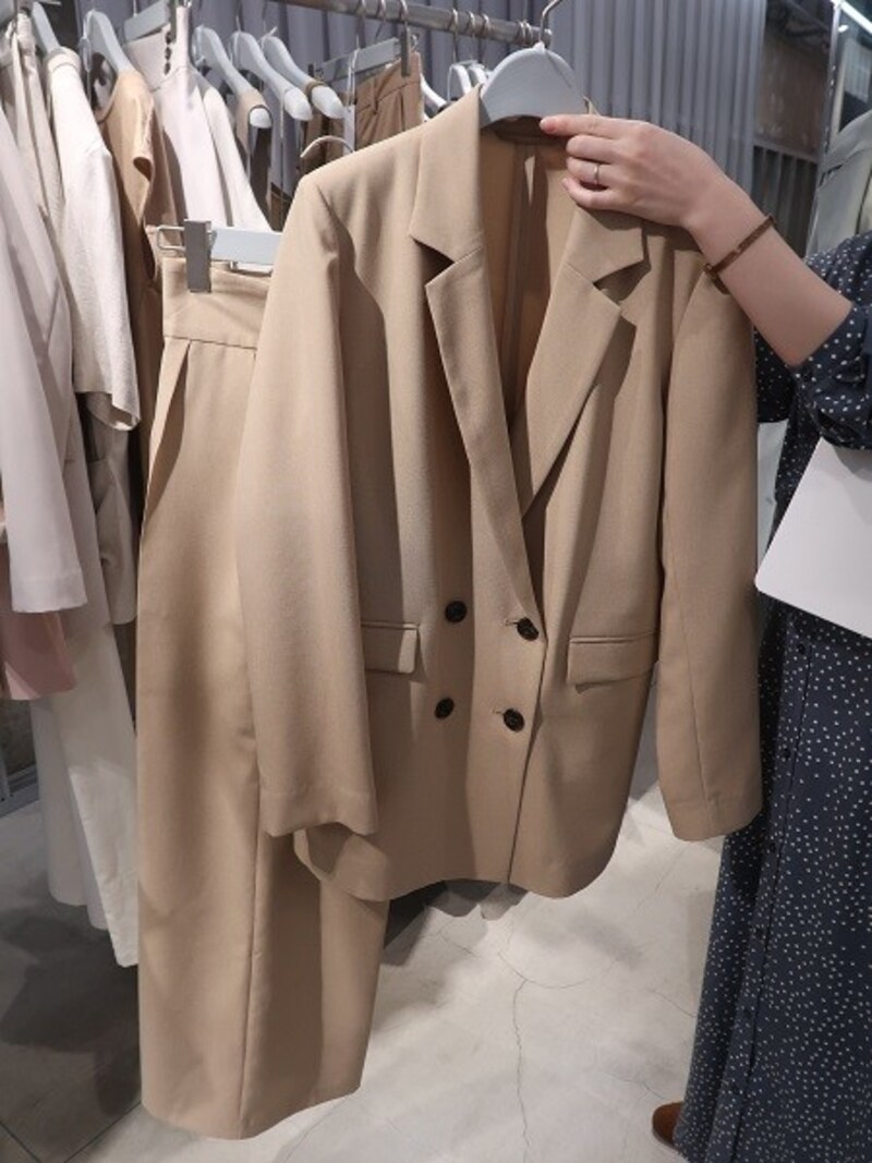 オンオフに絶対使えるジャケットやきれいめパンツも！