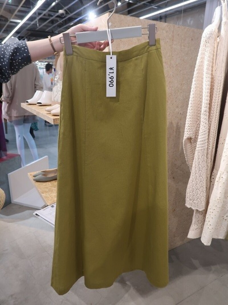 すとんと落ちるラインがきれい＆ライムグリーンのような色味も素敵