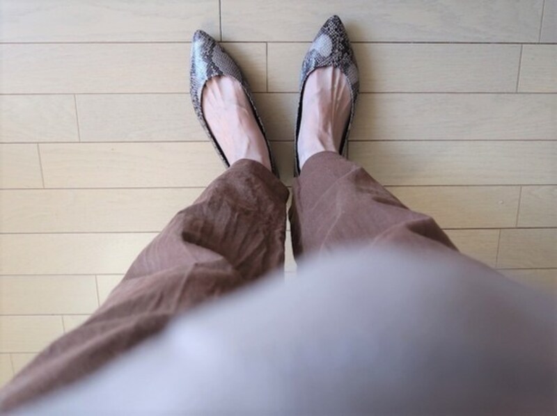 とにかく何にでも合わせられて、合皮なので気を遣わずに履ける！