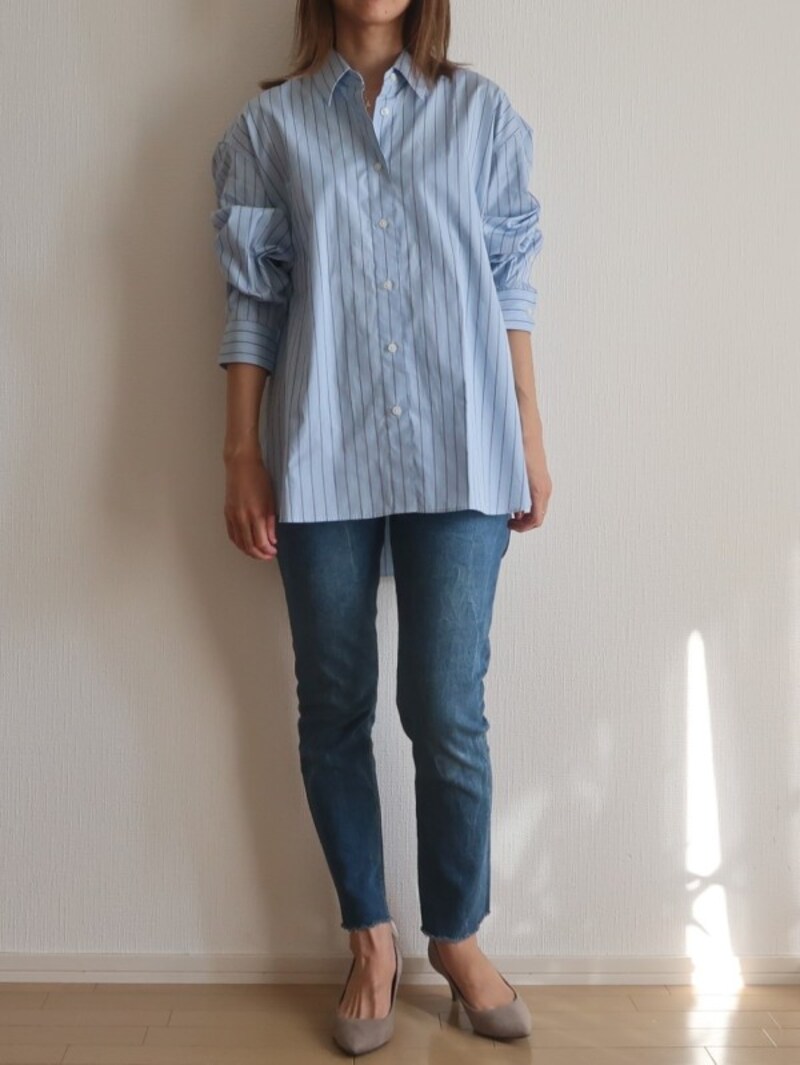 オーバーサイズで一枚でもサマになり、重ね着にも使いやすいシャツは色違い買いしました　