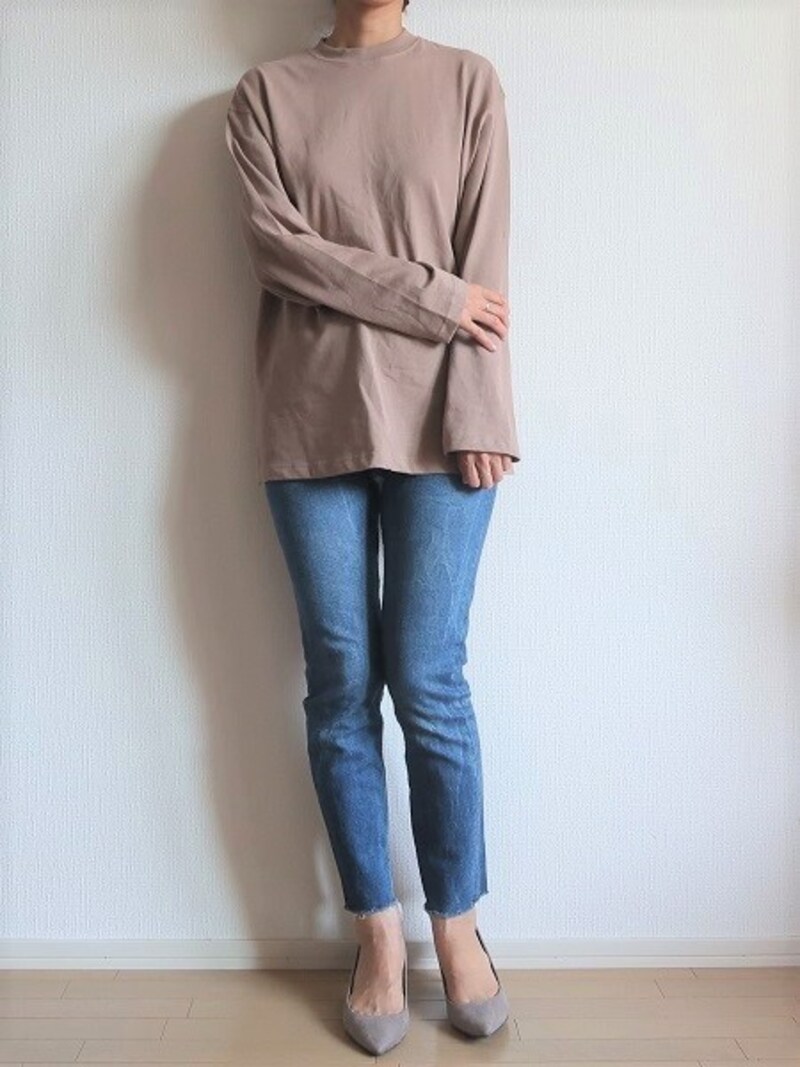 とにかく楽チンで、今っぽいブラウン系ベージュの色味もお気に入り