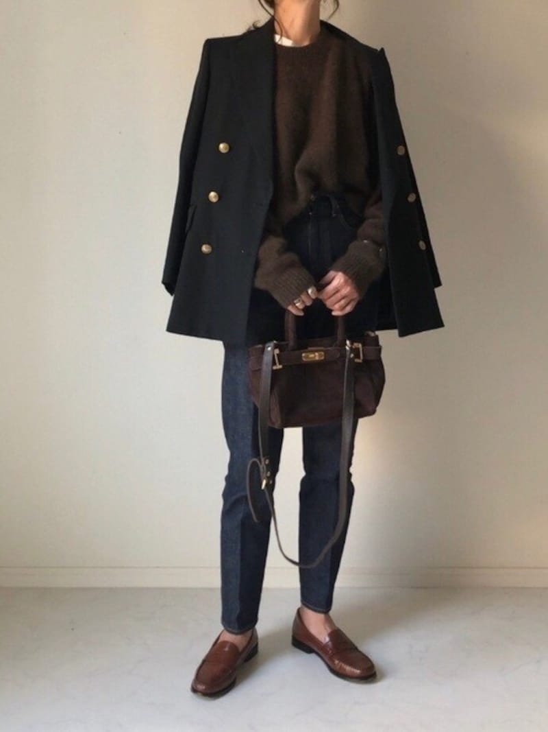 カジュアル好きだけど大人っぽさも欲しい場合は定番の「紺ブレ」も便利　出典：WEAR