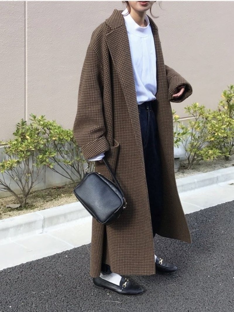 ユニクロのモックネックTはコートのインナーにもちょうどよし 出典:WEAR
