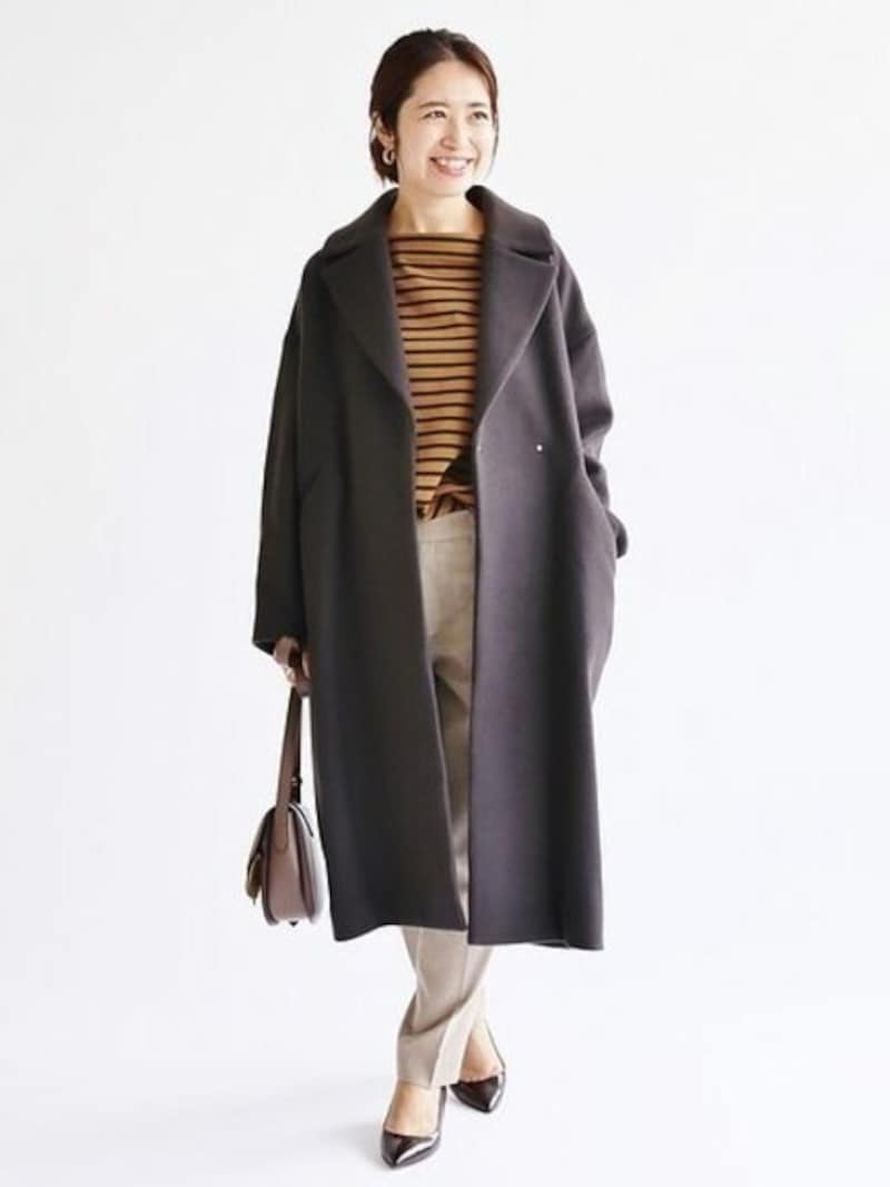 ベーシックカラーのきれいめロングコートはずっと使える 出典:WEAR