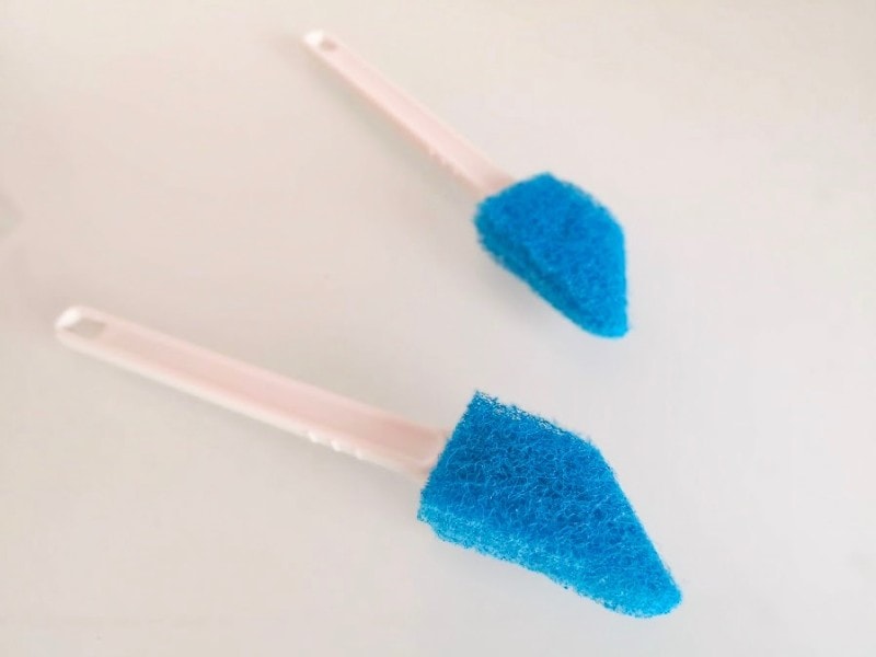 浴室のカビ汚れを落とすのに便利な100均グッズ