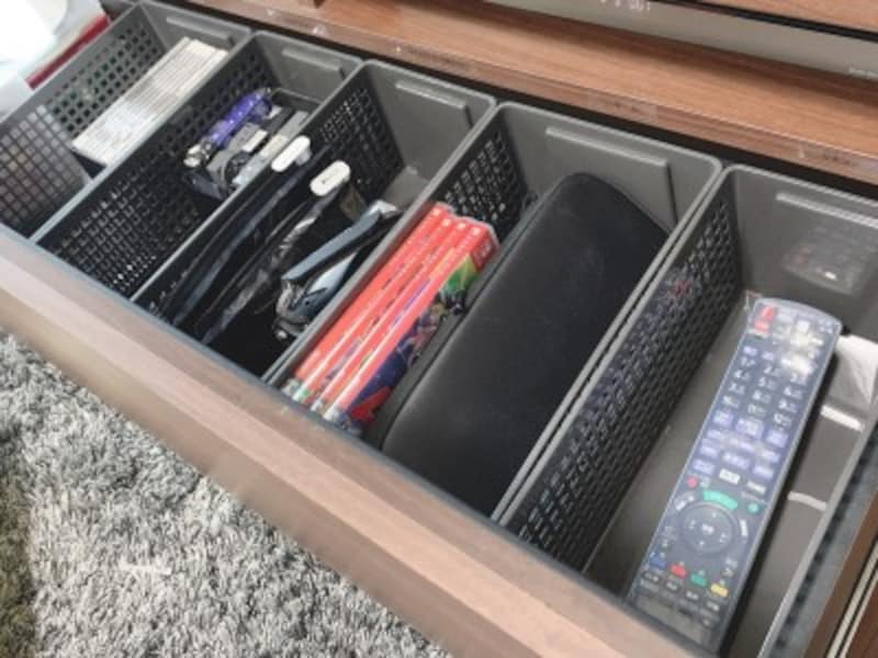 テレビボード引き出し内の仕切りに活用した事例
