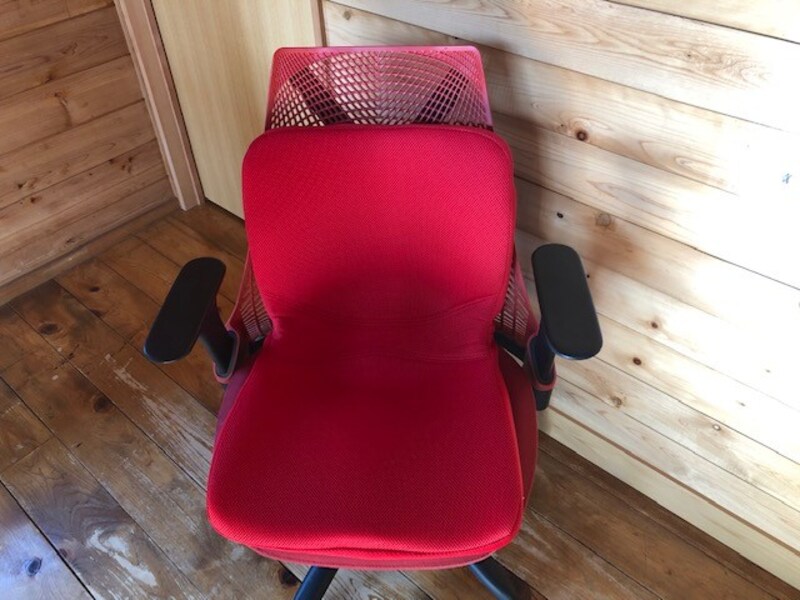 座るだけで姿勢がよくなるpinto。普段使っている椅子に置くだけでいい