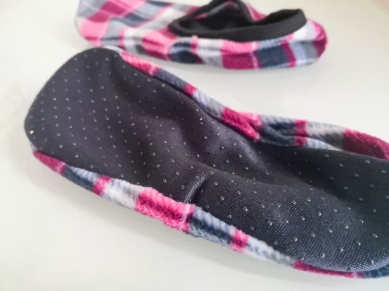 ルームシューズを履くことで暖かくなり暖房費の節約