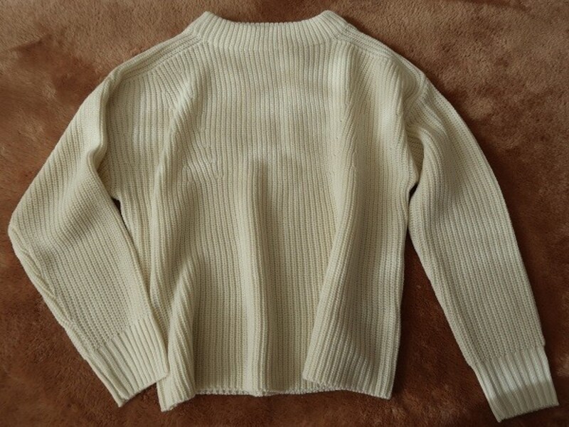 GU アゼボトルネックセーター　990円（税抜）