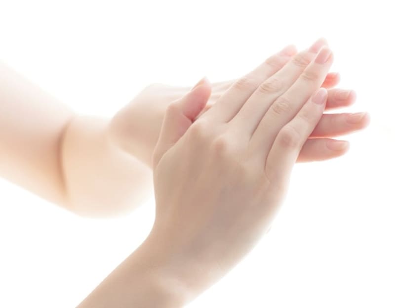 水仕事の前に、ホホバオイルでコーティングしておくことでダメージを軽減します