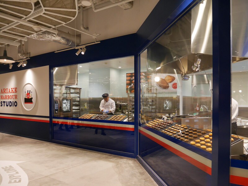横浜ハンマーヘッド内にオープンした「ありあけハーバースタジオ」でも焼きたてハーバーを提供