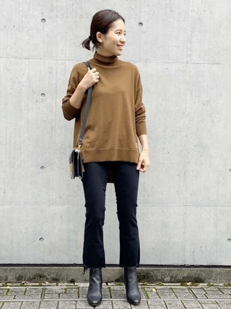 身体が泳ぐような少しゆとりのあるサイズ感のハイゲージニットは長く着られておすすめです 出典:WEAR