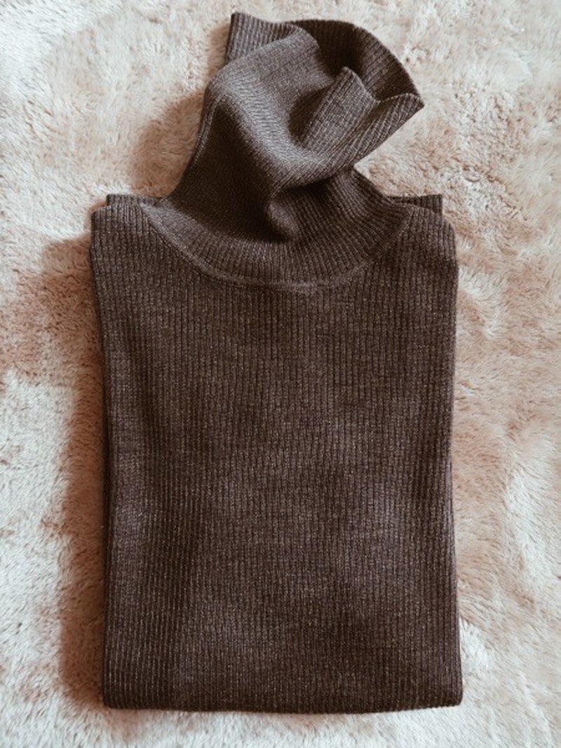 ユニクロ　メリノウールタートルネックセーター　2990円（税抜）