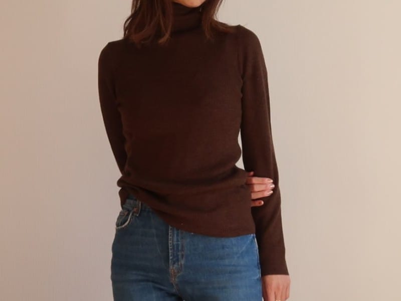 ほどよいフィット感はありつつも二の腕のパツパツが回避できるので、ワンサイズ上げても◎