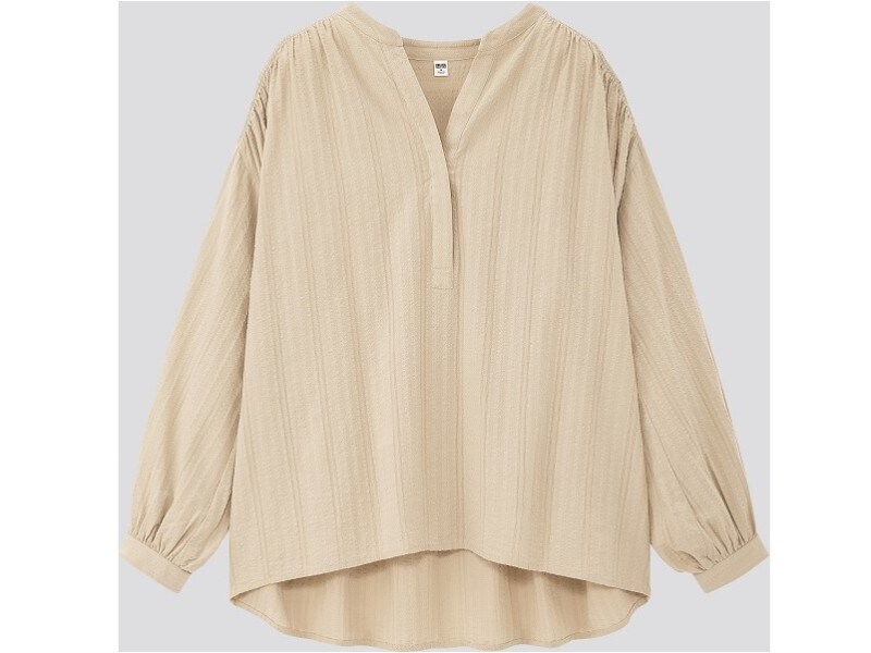 ユニクロ　ブラウス　2990円（税抜）