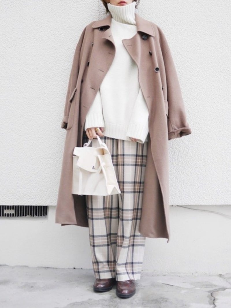 クリーンな白ニットなら春先まで着られる　出典：WEAR