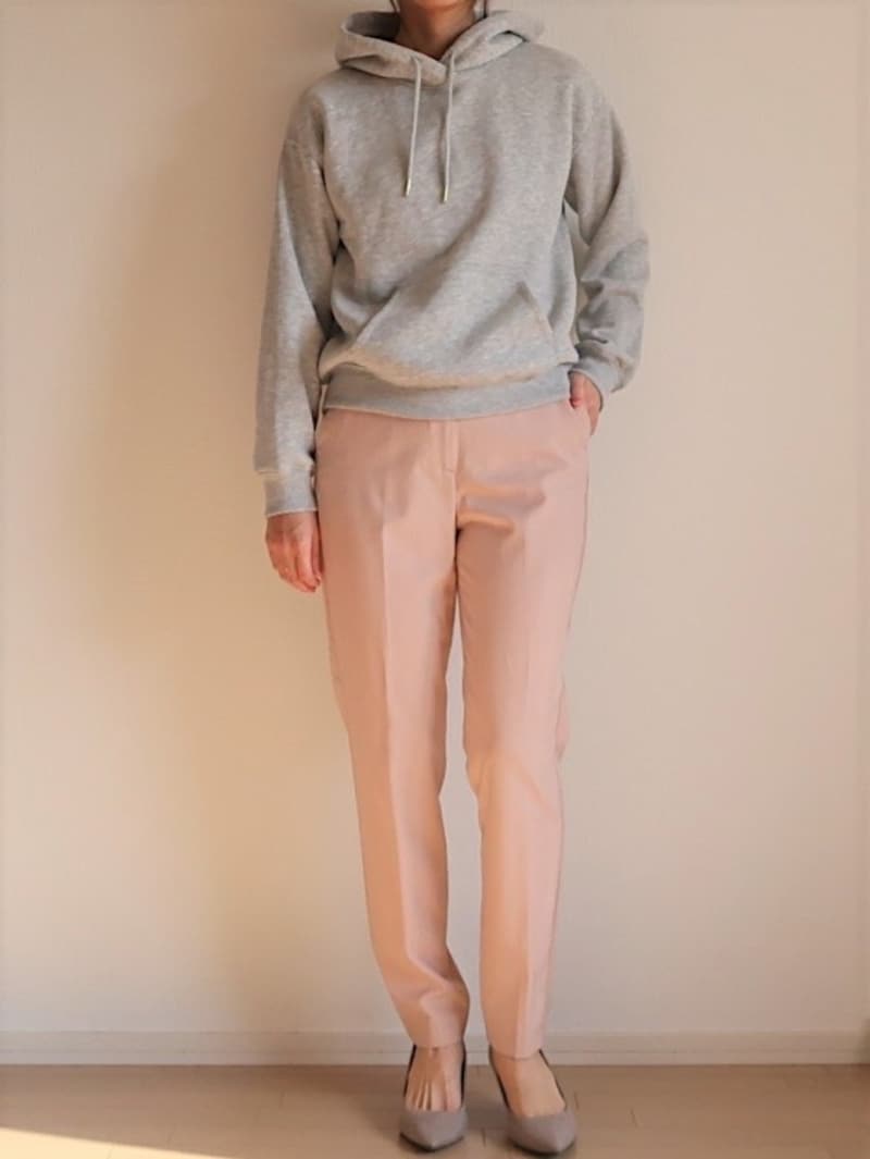 GU　スウェットパーカ　1490円（税抜）