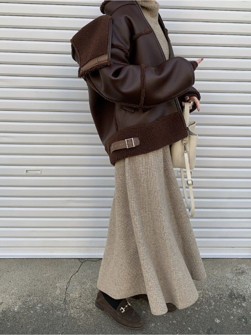 アウターやスカートの下の重ね履きで防寒対策もばっちり　出典：WEAR