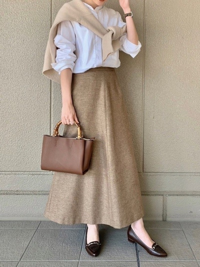 シャツ合わせや三首出しで春コーデにスライドできる　出典：WEAR