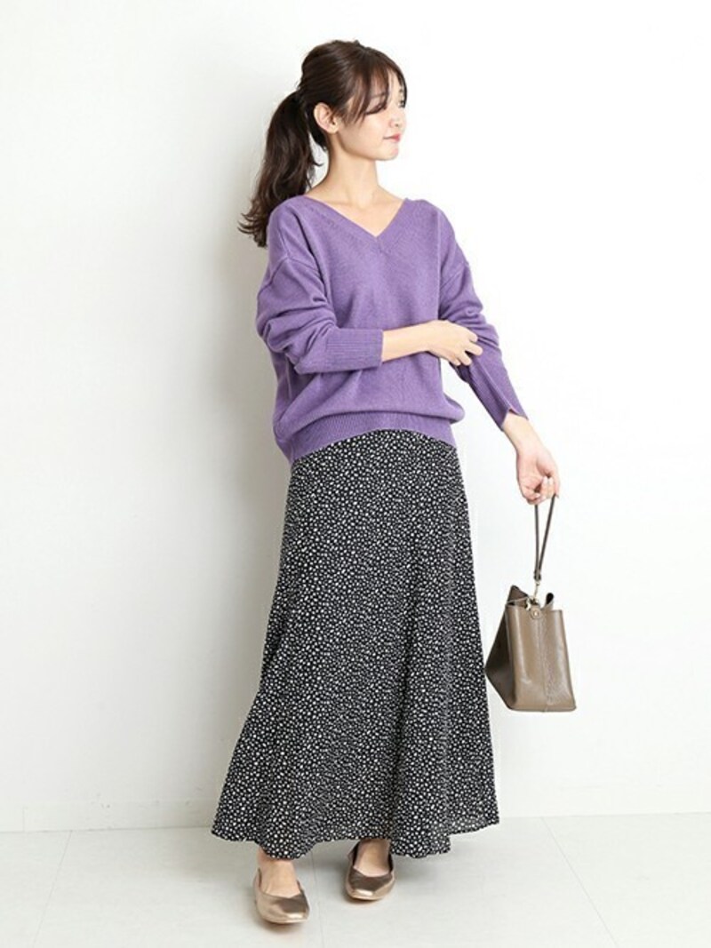 きれいめカラーを合わせるとぱっと華やいで印象を変えられます　出典：WEAR