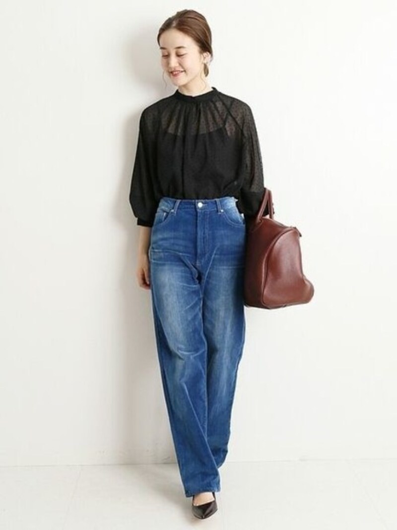 透け感があるとレディライクな雰囲気にまとまります 出典:WEAR