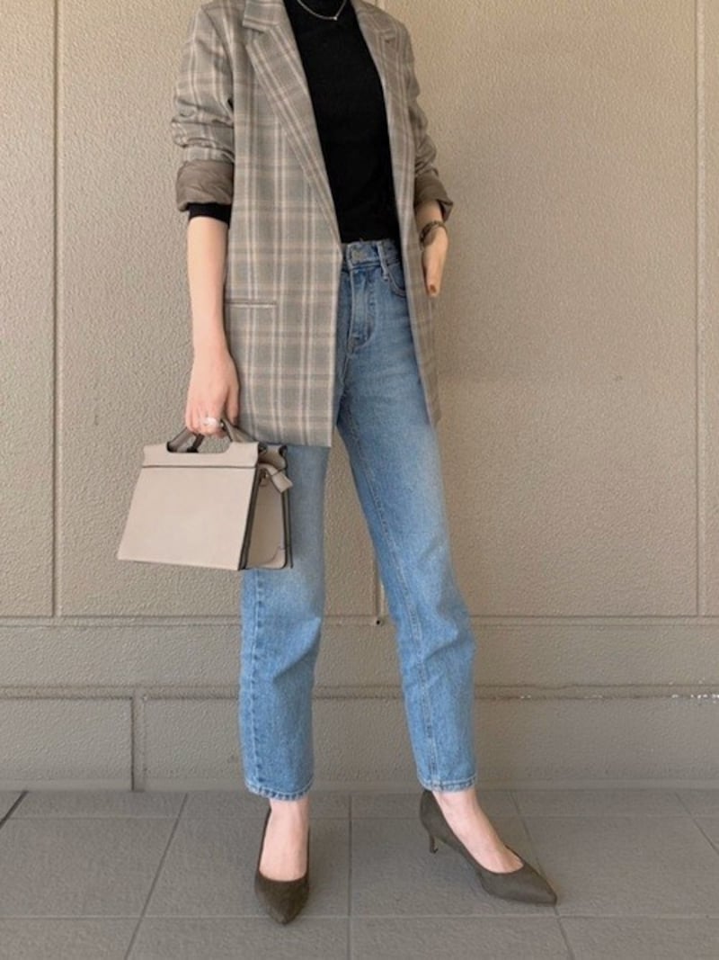 少し足元の肌が出ているだけで抜け感アップ&女性らしさも 出典:WEAR