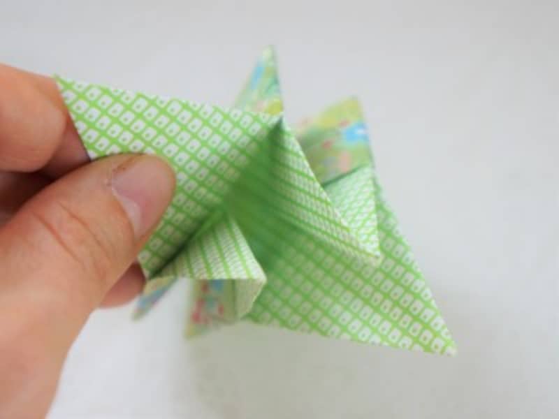 袋になっている部分を押し広げます。