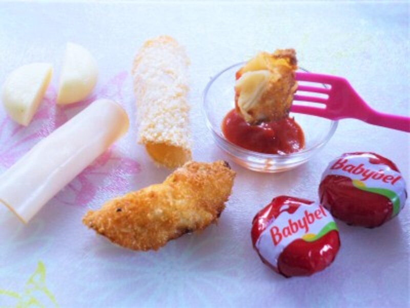 ベビーベルをハムで巻いたフライは大人にも子どもにも大人気のパーティーフードです。