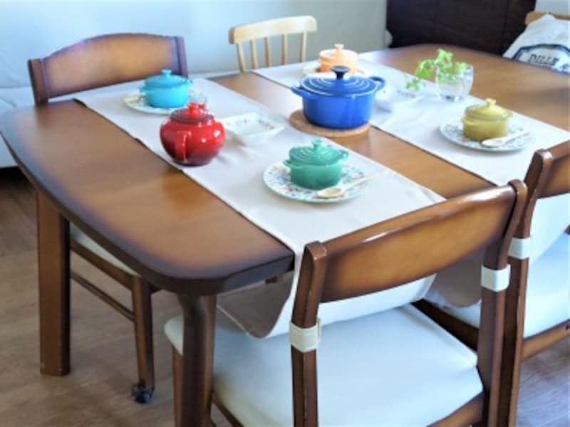 テーブルランナーを平行に並べる使い方もあります。