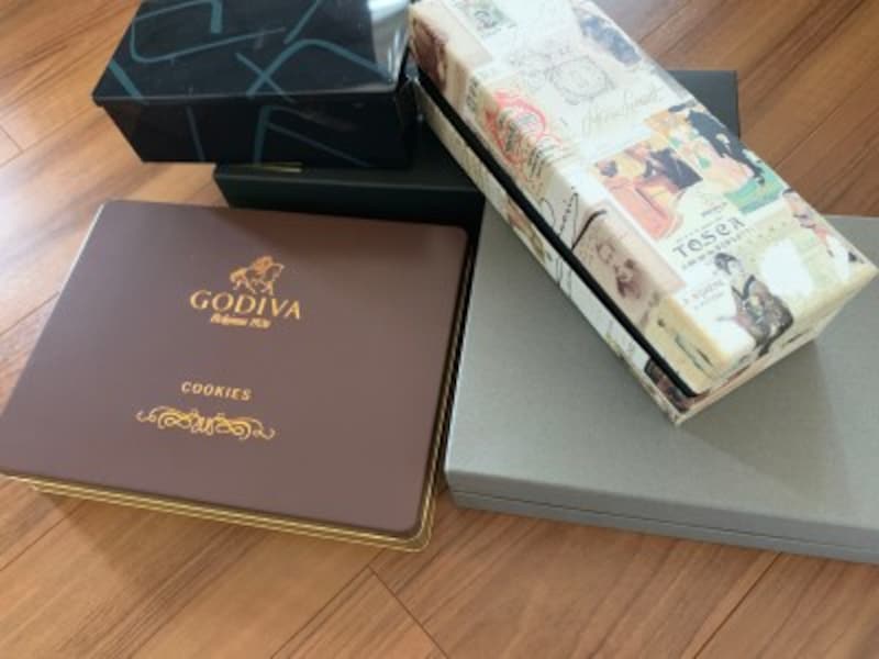 おしゃれな缶や箱は捨てられない物の代表格