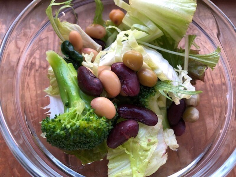 サラダに簡単トッピング。洗う手間がないから使いやすい