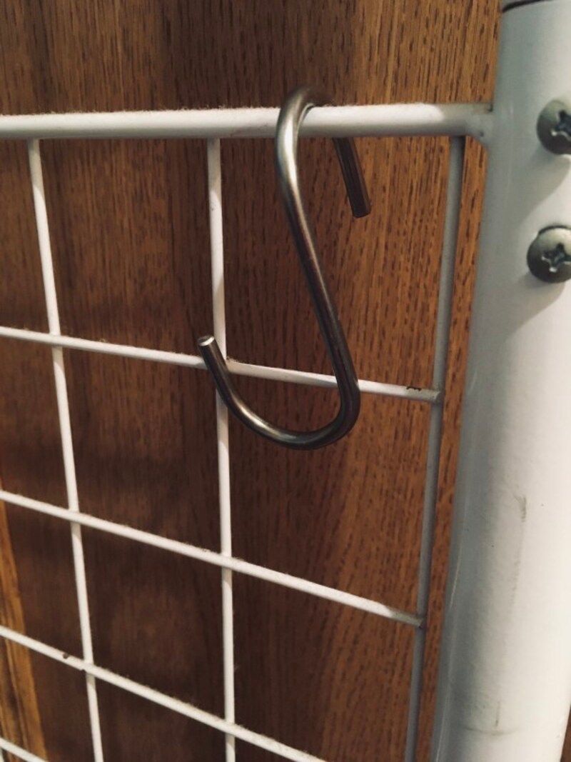 ワイヤーネットのいちばん手前にとりつける。