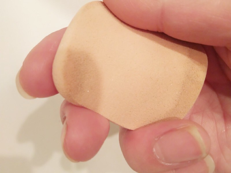 ギュッギュッ、と握るように押し洗いします