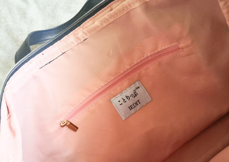 ことりっぷのロゴが入った旅行バッグ