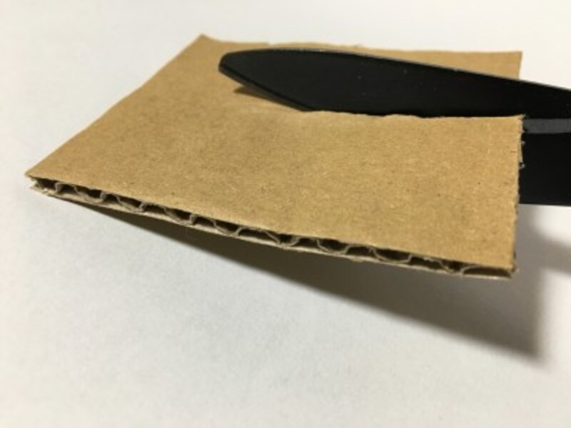 チタンコートハサミ。握り部分