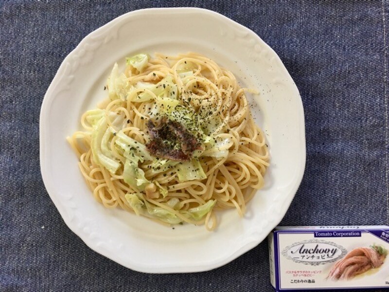 キャベツとアンチョビのガーリックパスタ