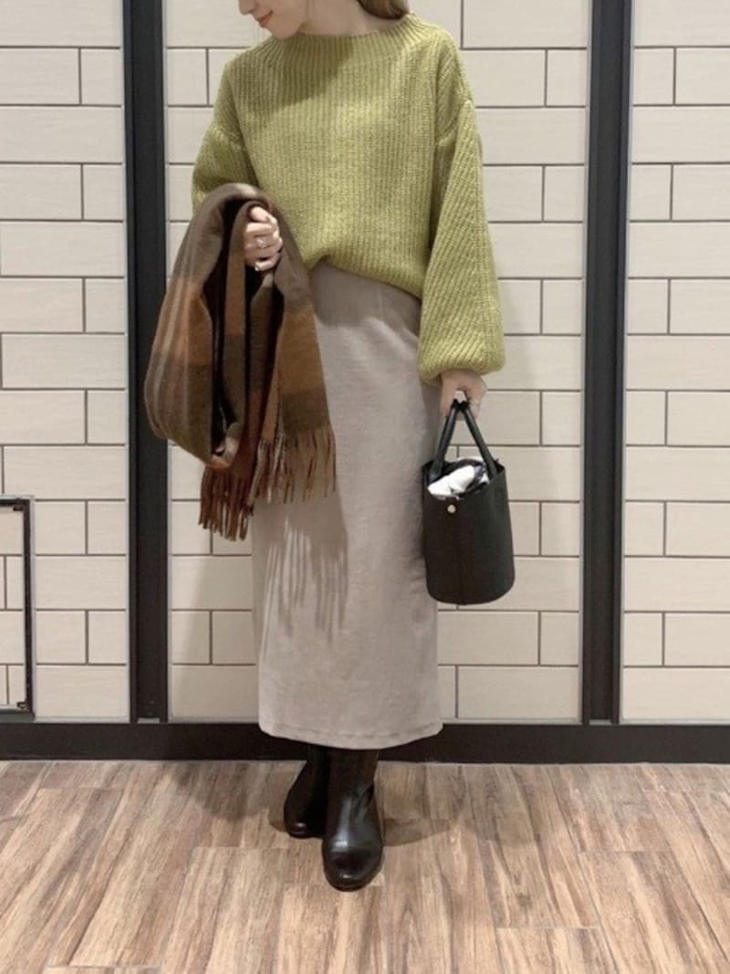 派手過ぎず、使いやすいカラーニットも使いやすくておすすめです　出典：WEAR