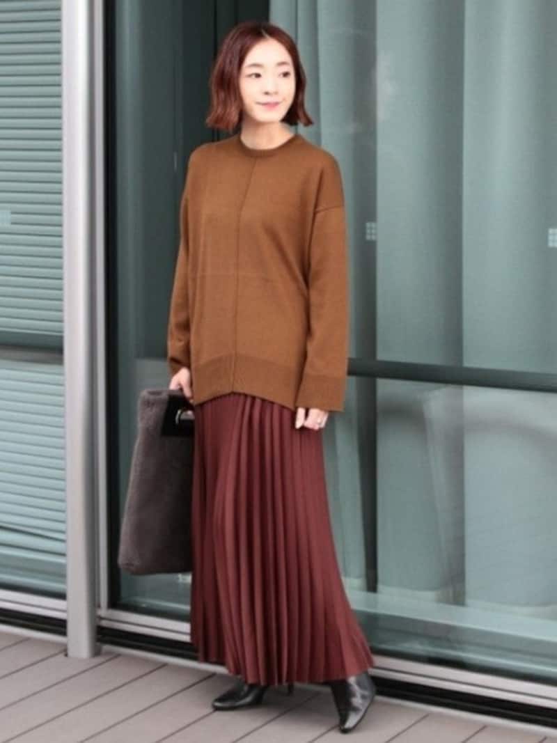 シックな色でもツヤ感があれば垢抜けて見えるし、春まで使える！　出典：WEAR