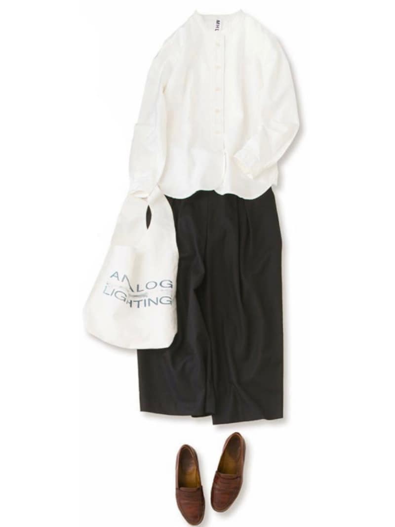 ほっこりナチュラルなシャツは、ボリュームのあるボトムスと。ローファーやレースアップシューズがおすすめ