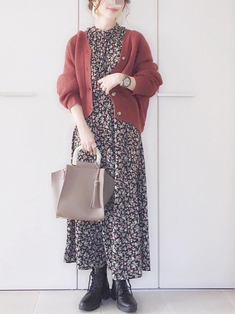 フラワー柄やドットなど細かい柄のワンピースは常に人気 出典:WEAR