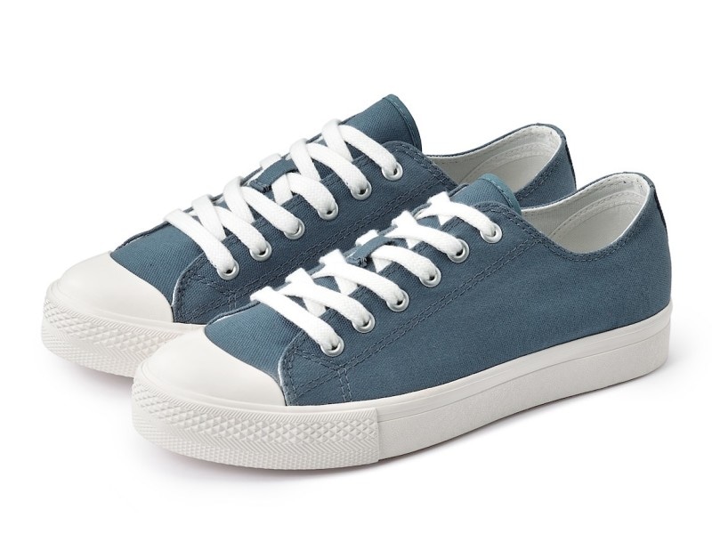 無印良品　撥水スニーカー　2990円（税込）